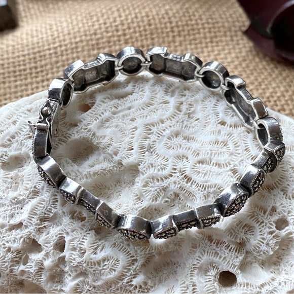 BEAUTIFUL JUDITH JACK STERLING VINTAGE MARCASITE ART DECO STYLE BRACELET
7” - Picture 4 of 10